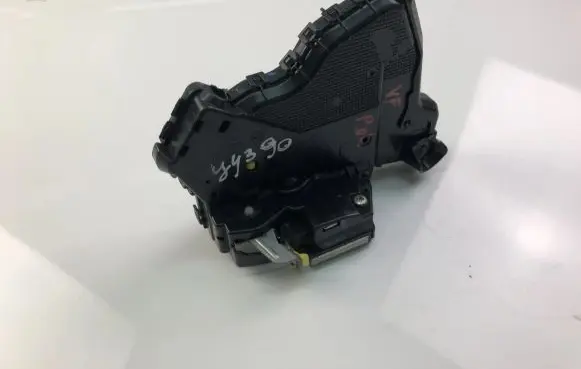 BMW 1 E81 E87 Coupe door lock (next to the handle) 9022606