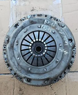 Volkswagen PASSAT B7 Clutch set kit 03L141032A