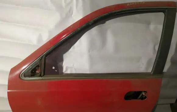 Hyundai Lantra I Front door raudonos