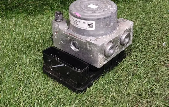 Ford Fusion II ABS Pump DG9C2C405FB