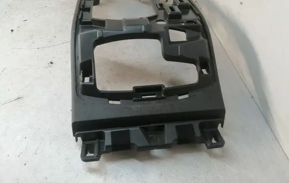 Cup holder front