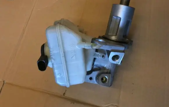 Audi A4 S4 B8 8K Master brake cylinder