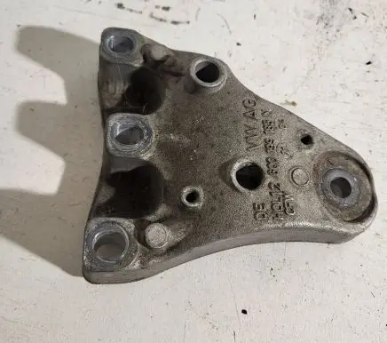 Seat Ibiza III (6L) Engine mounting bracket 6Q0199185N