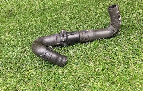 Volkswagen Tiguan Engine coolant pipe/hose 1K0121113A