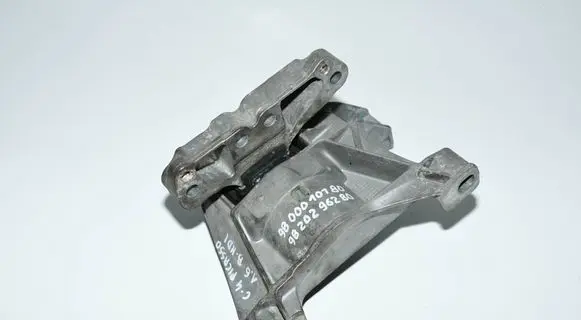 Engine mount bracket