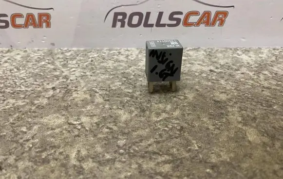 Opel Insignia A Other relay 13500114 8385