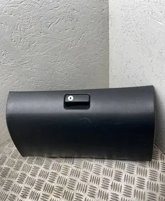 Glove box