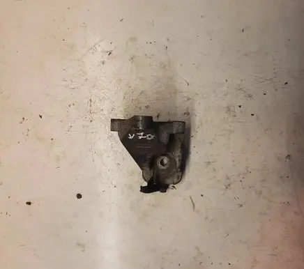 Volvo V70 Engine mounting bracket 08649262