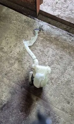 Peugeot 207 Windshield washer fluid reservoir/tank 964833758003