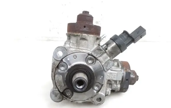 BMW X5 E70 Fuel injection high pressure pump 7805419 0445010623