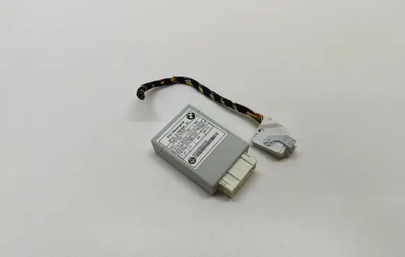 BMW 5 E60 E61 Air suspension control unit module (rear) 37146769834 3714676983401 6769834