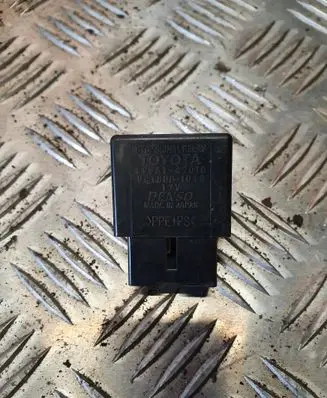 Toyota Prius (XW30) Rear light relay 895A147010 0618081010