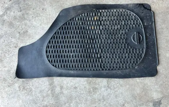 Nissan Navara D22 Front floor mat KE741VK089