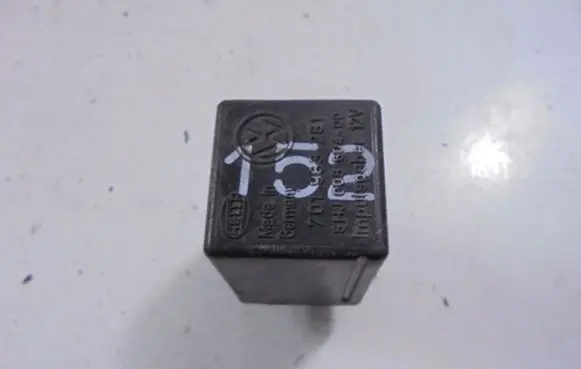 Volkswagen Transporter - Caravelle T4 Other relay 701963281