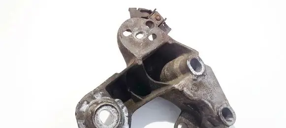 Audi A4 S4 B6 8E 8H Engine mounting bracket 8e0199352