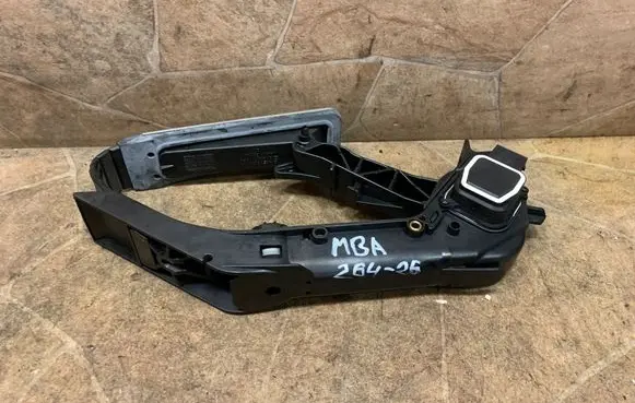 Mercedes-Benz SL R230 Accelerator throttle pedal A2033010001