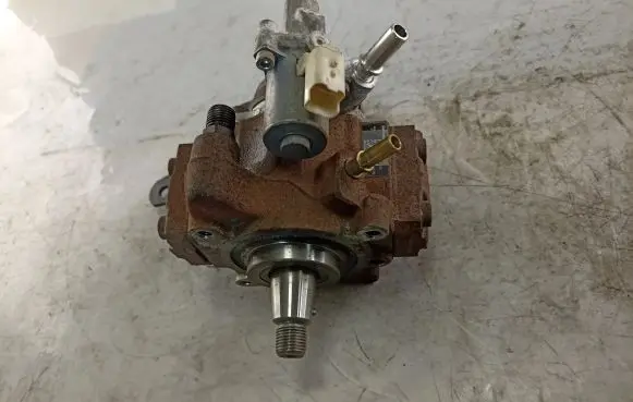 Citroen DS5 Fuel injection high pressure pump A2C53381555 LJ3135132