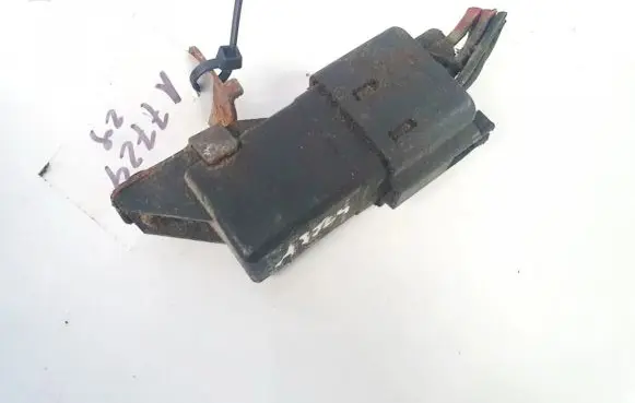 Skoda Superb B5 (3U) Glow plug pre-heat relay 0281003038