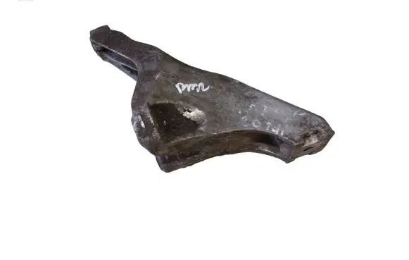 Audi A4 S4 B7 8E 8H Engine mounting bracket 8E0199307S