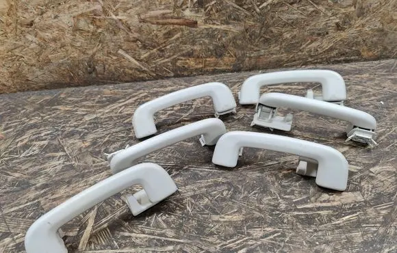 Land Rover Discovery 5 A set of handles for the ceiling 