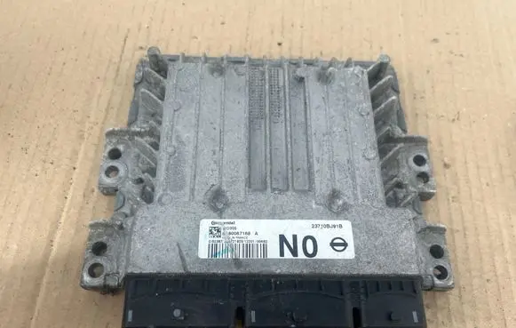 Nissan Juke I F15 Engine control unit/module 23710BJ91B 80067168