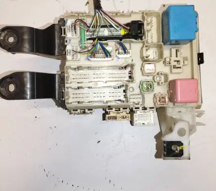 Toyota Avensis T270 Fuse box set 827305140c 8273-05140-c