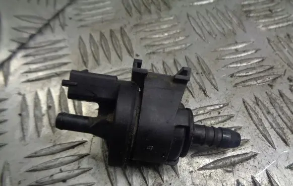 Opel Corsa C Vacuum valve 09129886