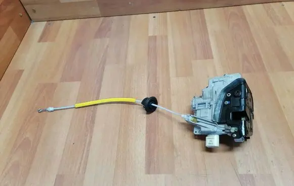 Audi A4 S4 B7 8E 8H Rear door lock 8E0839016AA