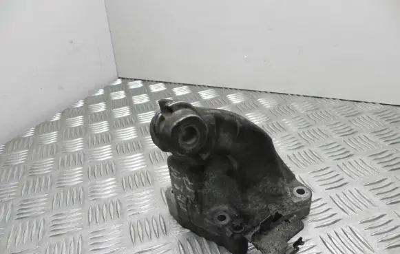 Mercedes-Benz E W211 Engine mounting bracket A6422230104 VD16758