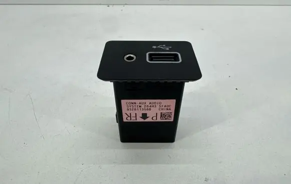Nissan Leaf II (ZE1) USB socket connector 284H35FA0C