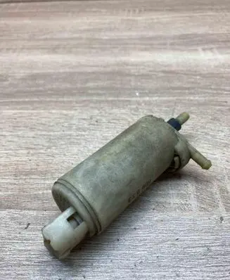 Volkswagen PASSAT B5.5 Headlight washer pump 98712 000033
