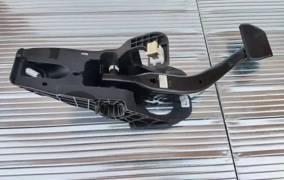 BMW 3 G20 G21 Brake pedal 687428105 76564715 14145710