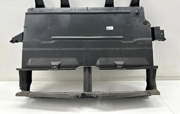 BMW iX Intercooler air guide/duct channel 8738428