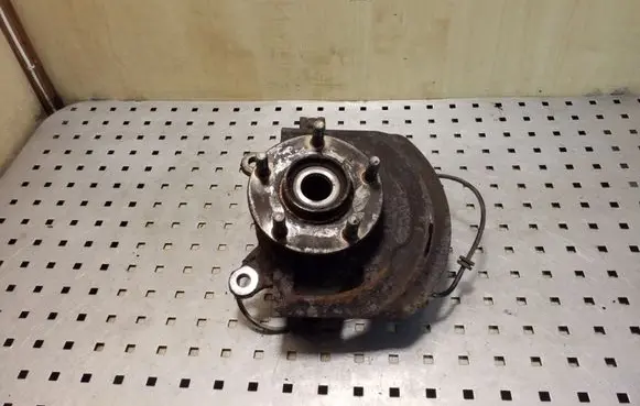 Nissan X-Trail T31 Front wheel hub