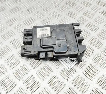 Opel Vivaro Fuse module 243501820R