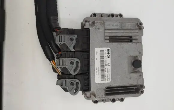 Opel Vivaro Engine control unit/module 0281017065 8200935115 8201105714
