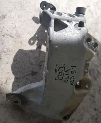 Mercedes-Benz Vito Viano W447 Engine mounting bracket A6222230001