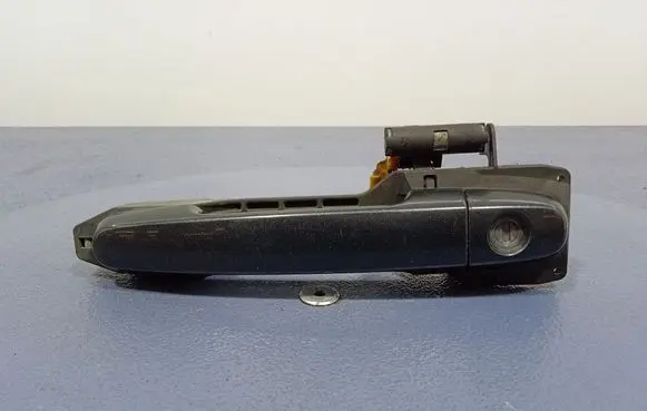 Toyota Avensis Verso Front door exterior handle 