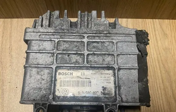 Volkswagen Polo III 6N 6N2 6NF Engine control unit/module 0261203931 030906027E 0261203932