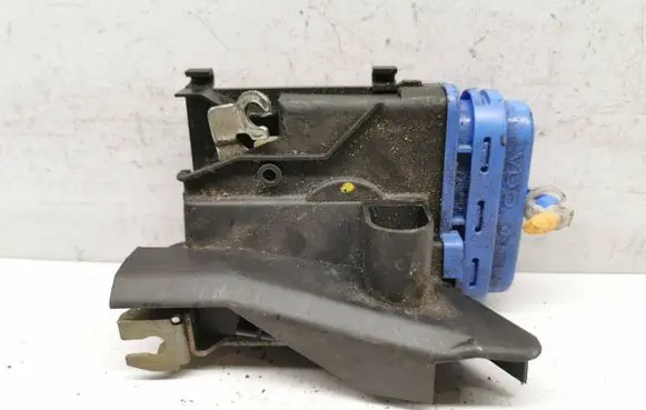 Audi A4 S4 B5 8D Rear door lock 4D0185