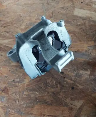 Volkswagen Tiguan Engine mount bracket 5WA199262H