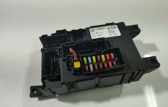 Opel Corsa D Fuse box set 13265077