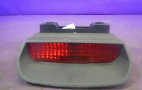 Third/center stoplight