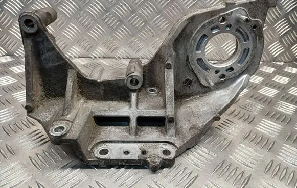 Mazda 6 Generator/alternator bracket RF7J