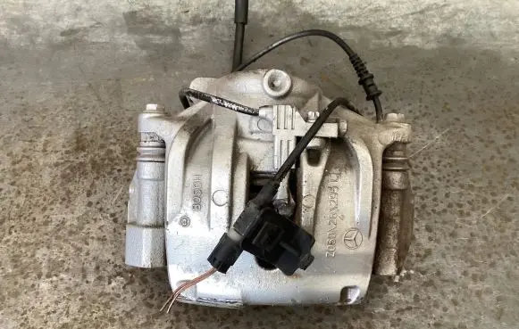 Mercedes-Benz E W211 Front brake caliper Z06028295
