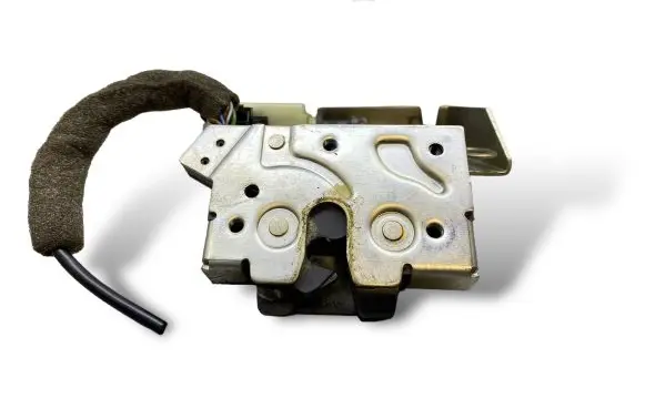 Ford Mondeo Mk III Tailgate/trunk/boot lock/catch/latch 3S71A43102AC