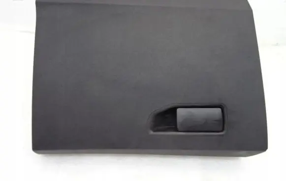 Peugeot 5008 II Glove box
