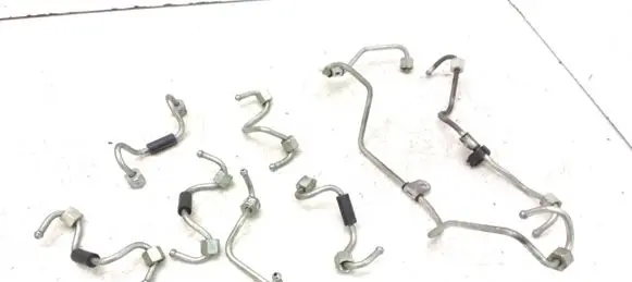 Renault Latitude (L70) Fuel injector supply line/pipe 589321B 110428