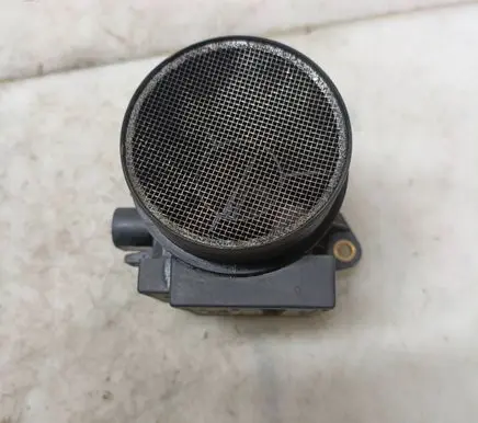 Volkswagen PASSAT B5 Mass air flow meter 71822101 074906461