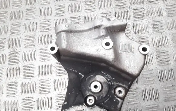 Engine mounting bracket
